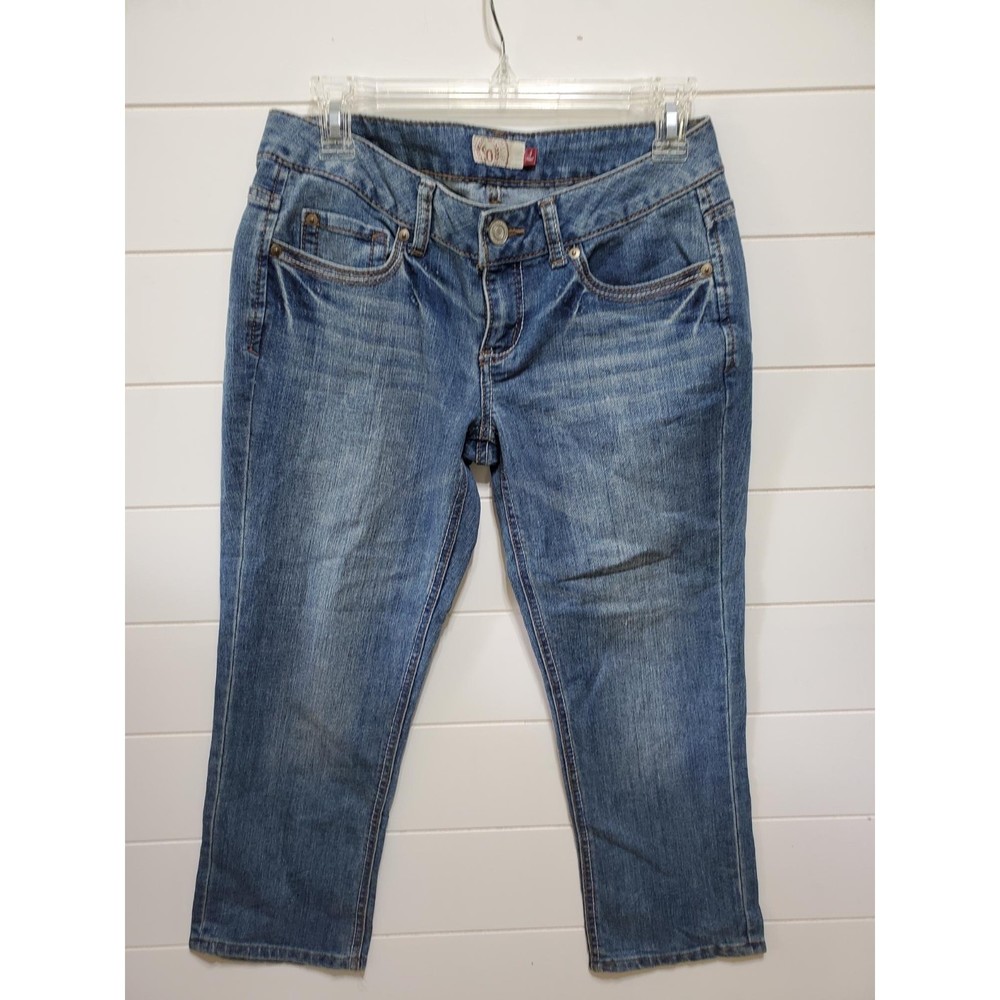 So womens size 7 demin capris jeans 5 pocket zip fly decorative stitching